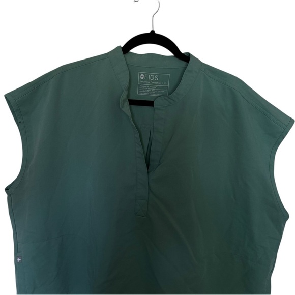 Figs Rafaela Oversized Scrub Top - Picture 5 of 9